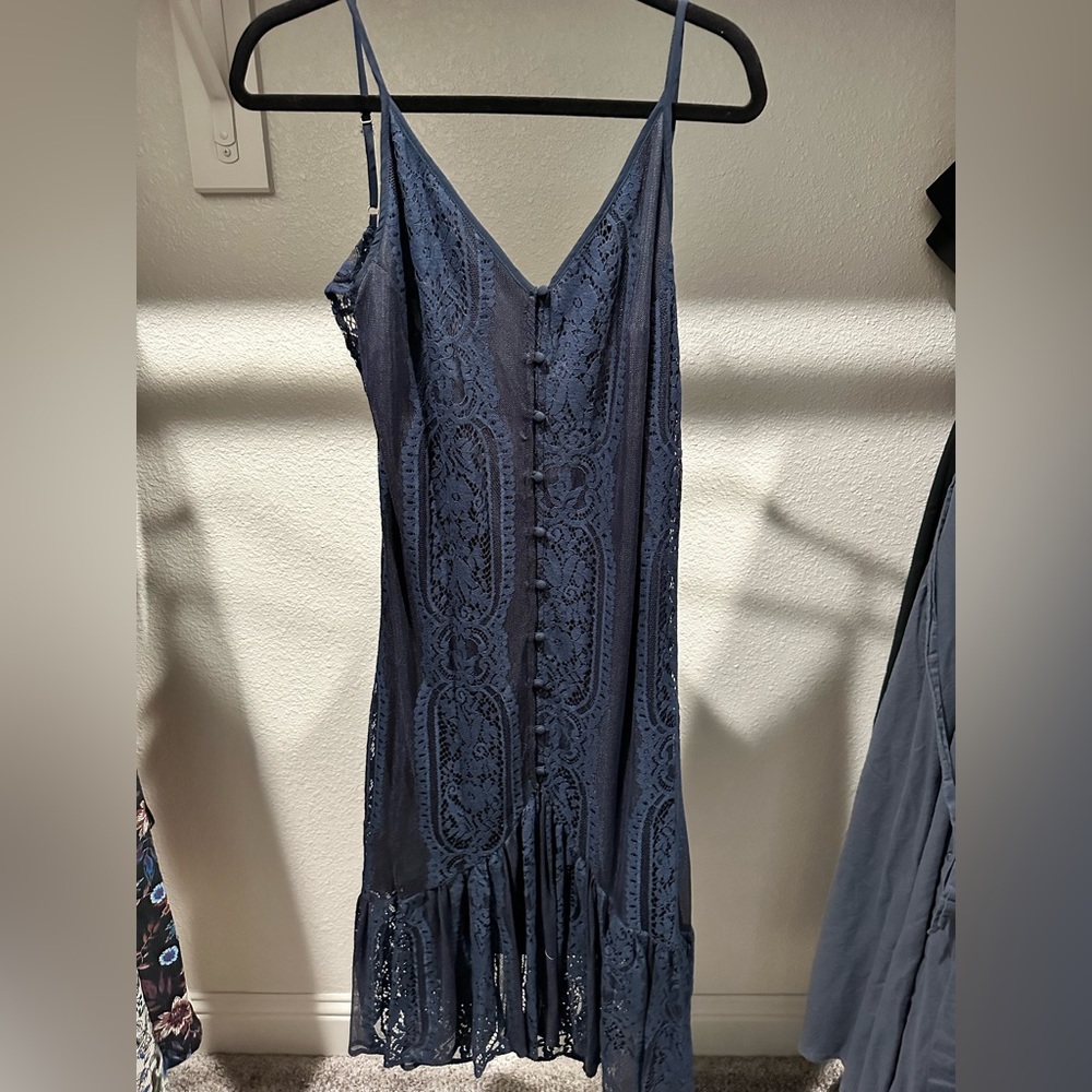 Lulu’s blue lace summer dress
